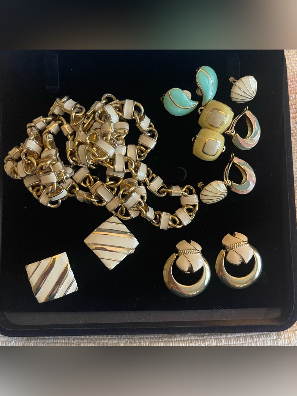 Lot Gold-Tone Pastel Enamel 6 Pr Clip-on, 1 Necklace Nina Ricci, Monet &unsigned